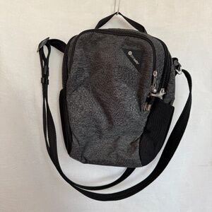 Pacsafe Vibe 200 Anti-Theft Compact Travel Bag